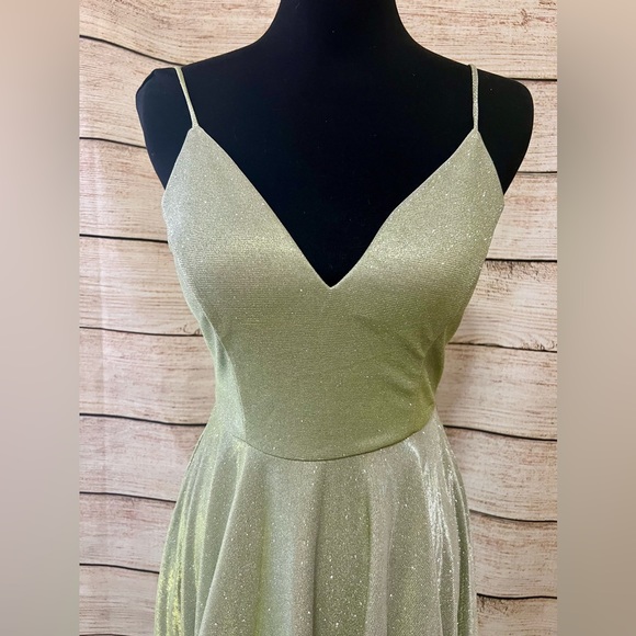 Women's green sparkle floor length gown adjustable straps and POCKETS medium - Picture 3 of 8